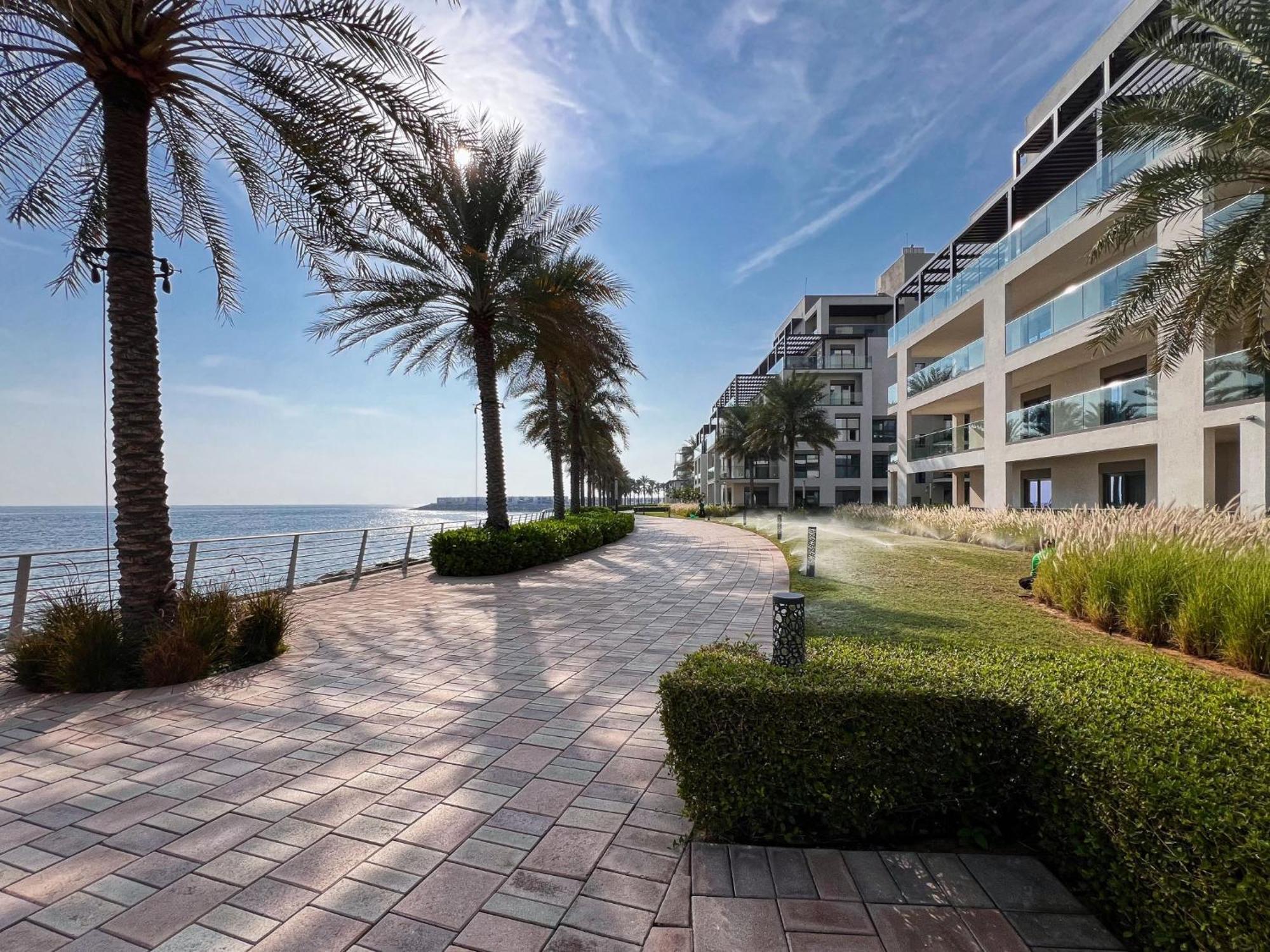 Apartment The Address Private 3br With Maid *